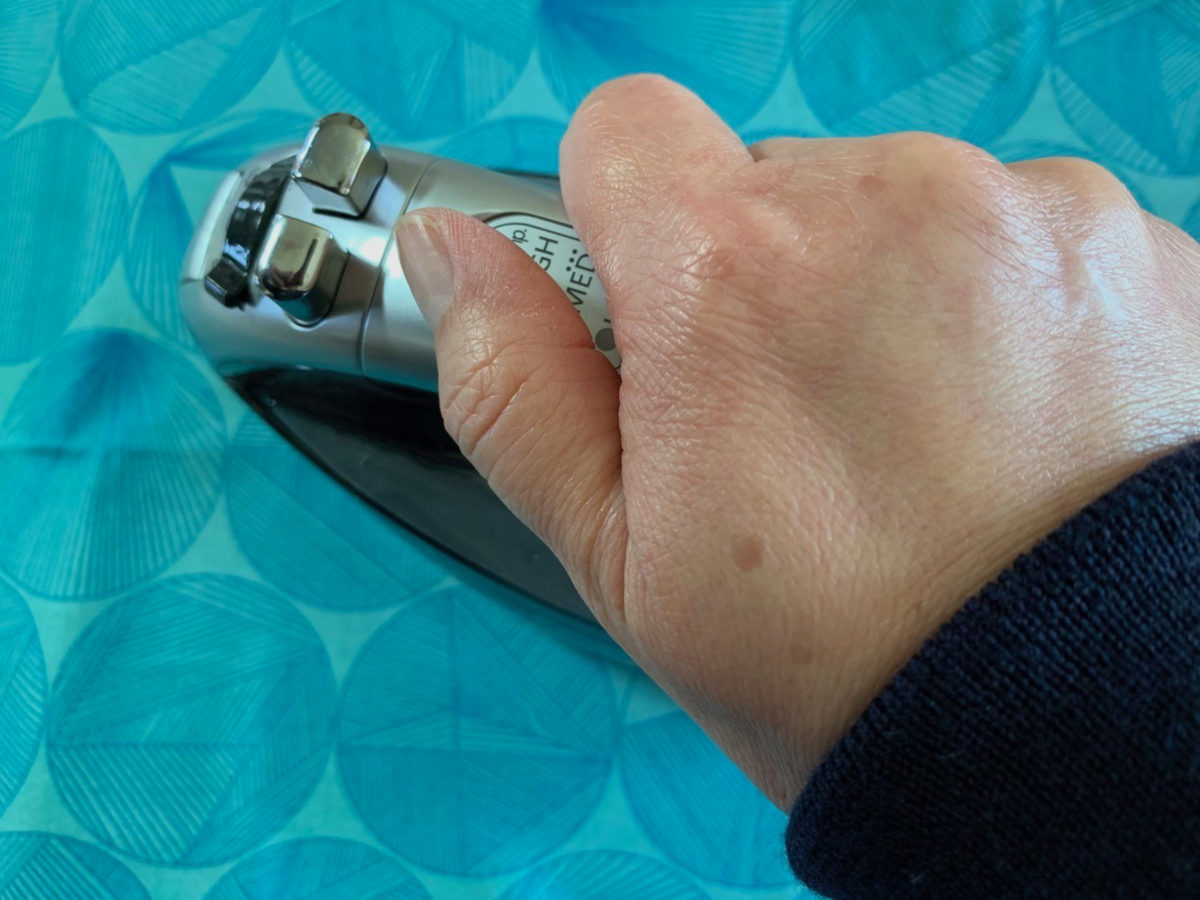 Detailed steps for making no-sew patterned cloths.