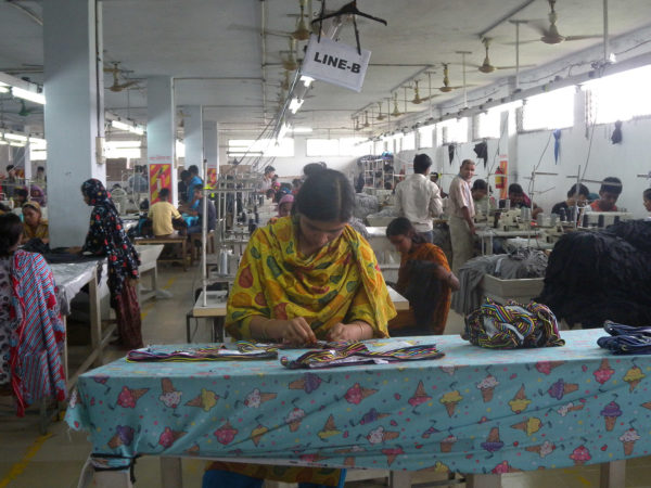 https://learn.aamstage.org/wp-content/uploads/sites/6/2021/12/Garment_factory_in_Bangladesh_Women_working-600x450.jpeg 1x, https://learn.aamstage.org/wp-content/uploads/sites/6/2021/12/Garment_factory_in_Bangladesh_Women_working-1200x900.jpeg 2x